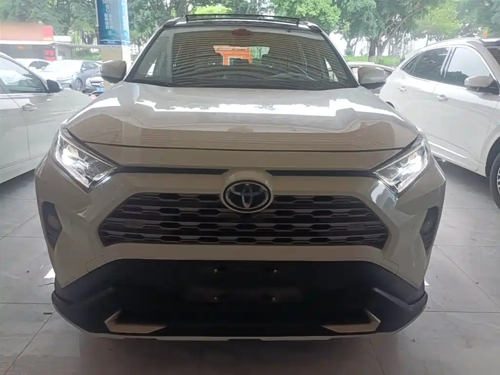 RAV4 2.0 L CVT 2 WD Distinguished