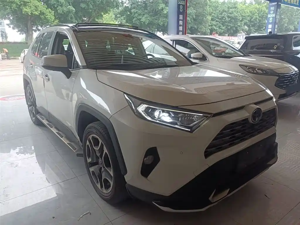 RAV4 2.0 L CVT 2 WD Distinguished