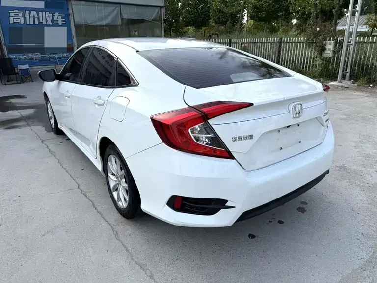 Honda Civic 180 TURBO CVT Comfort
