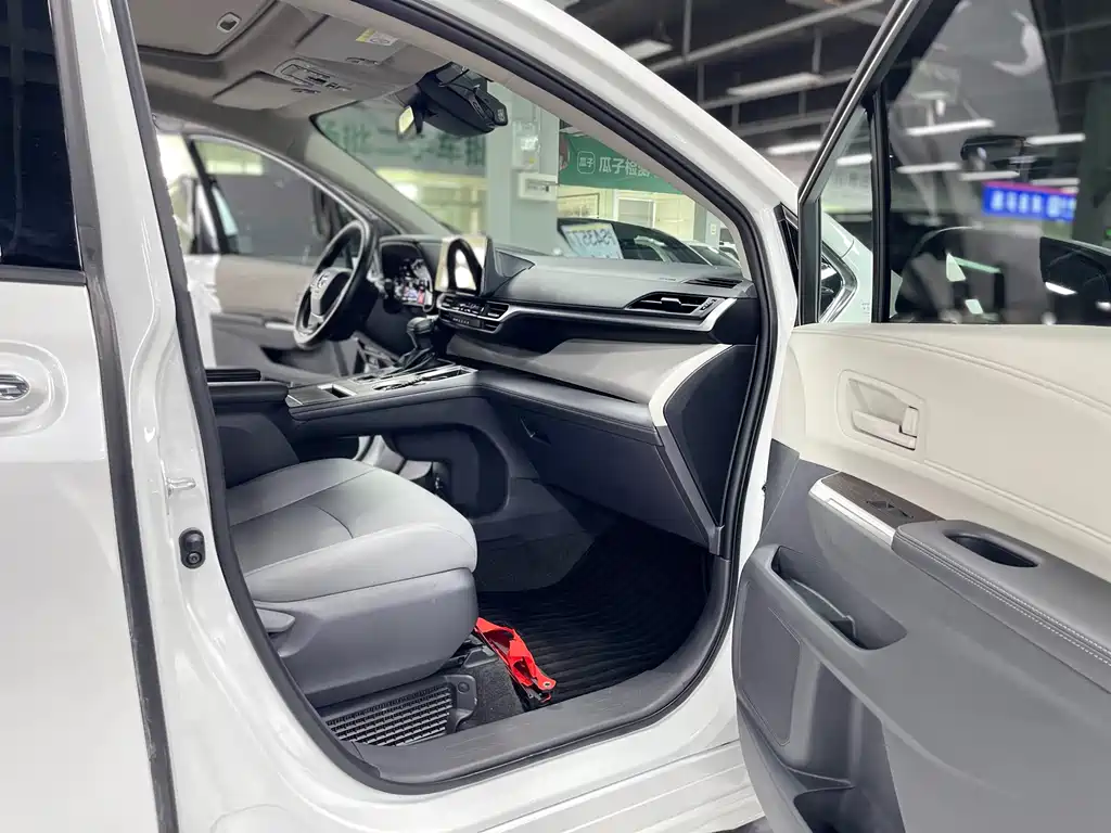 Granvia 2.5 L Hybrid Comfort
