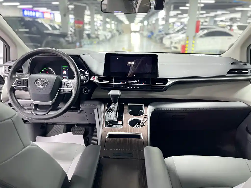 Granvia 2.5 L Hybrid Comfort