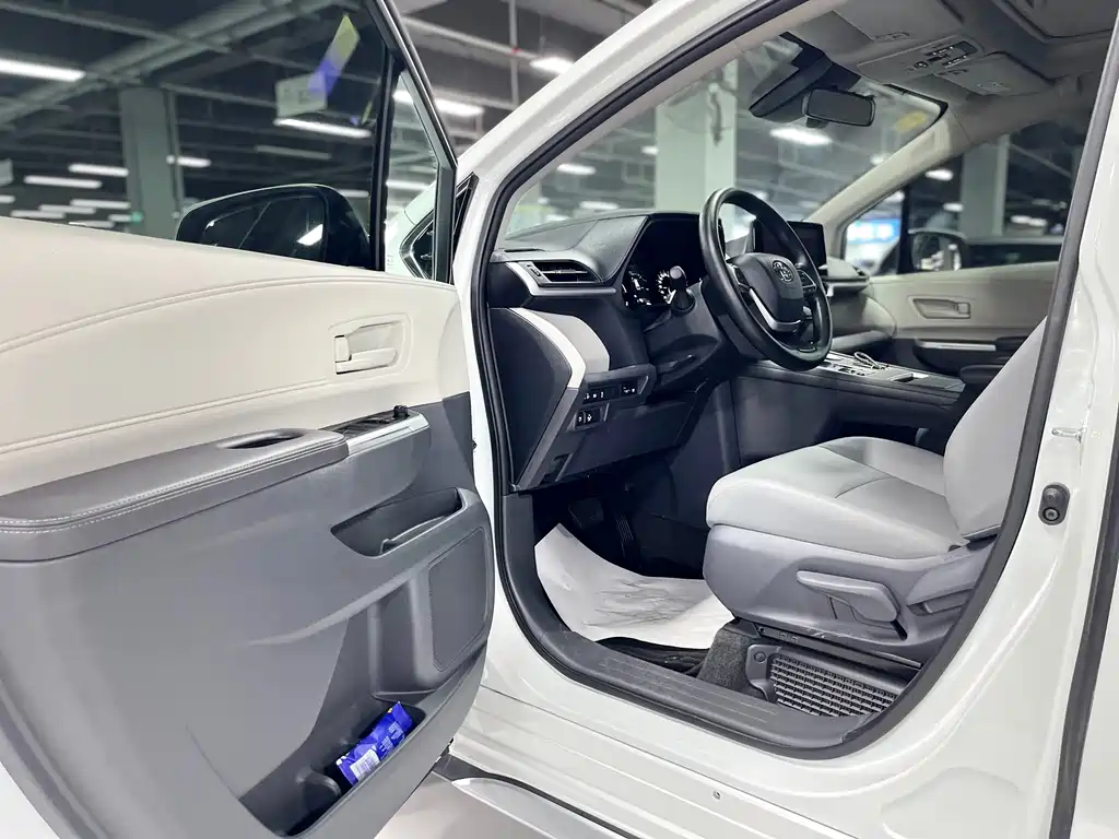 Granvia 2.5 L Hybrid Comfort