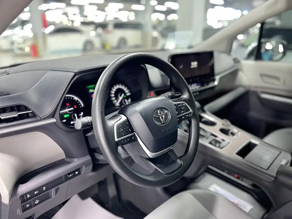 Granvia 2.5 L Hybrid Comfort