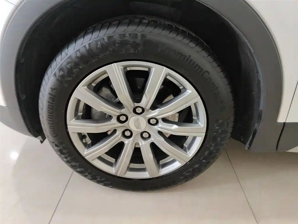 Cadillac XT4 Facelift 28 T 2 WD Leading