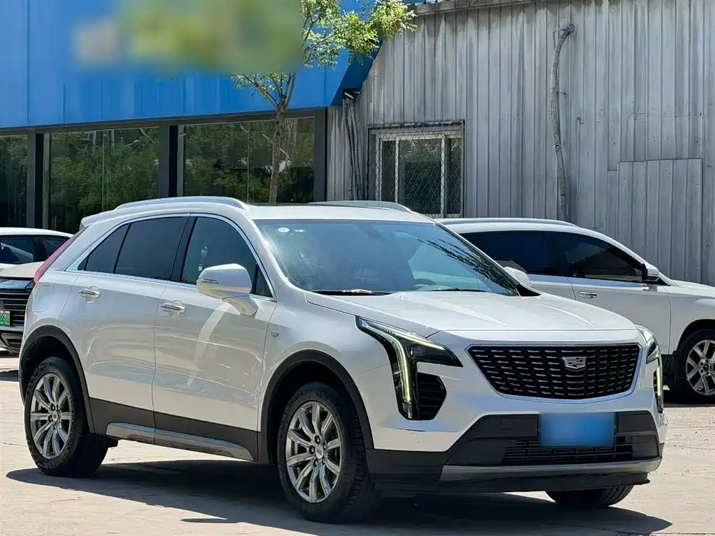 Cadillac XT4 Facelift 28 T 2 WD Leading