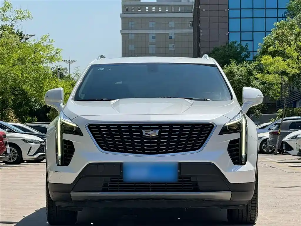 Cadillac XT4 Facelift 28 T 2 WD Leading