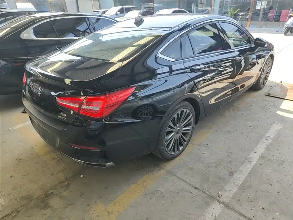 Hongqi H5 30 TD Agile