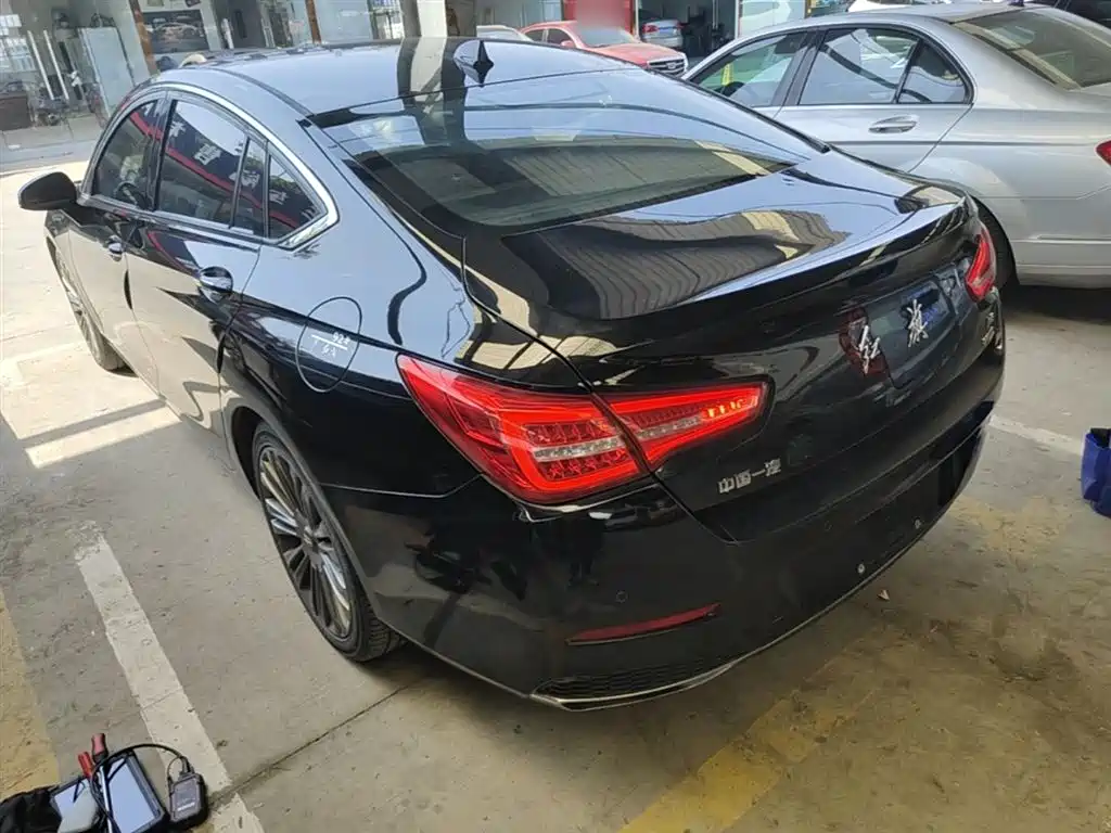 Hongqi H5 30 TD Agile