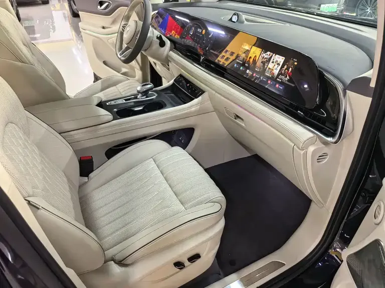 Voyah Dreamer PHEV Ultra Long Range Flagship