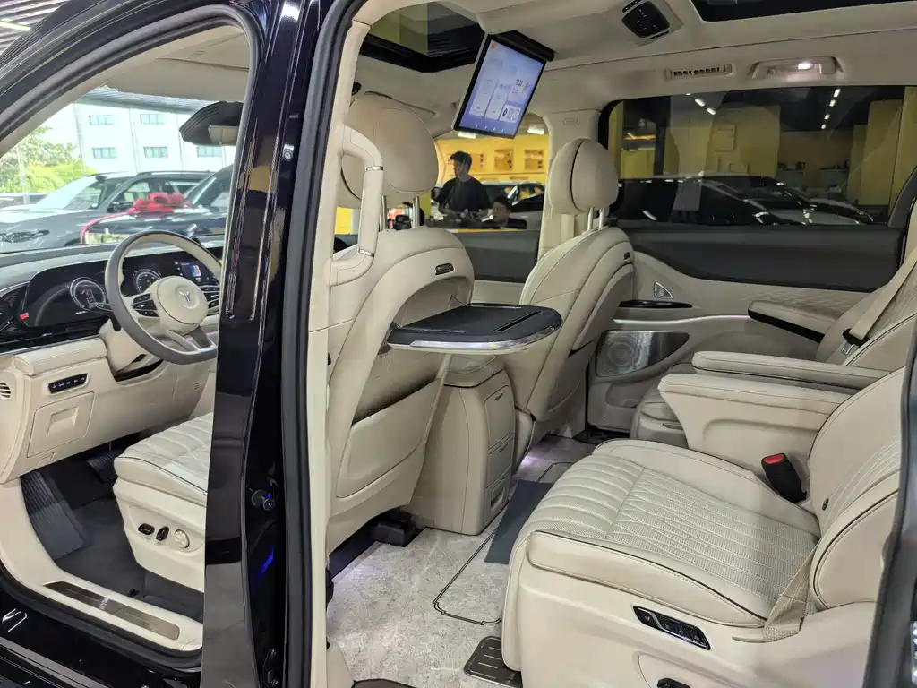 Voyah Dreamer PHEV Ultra Long Range Flagship