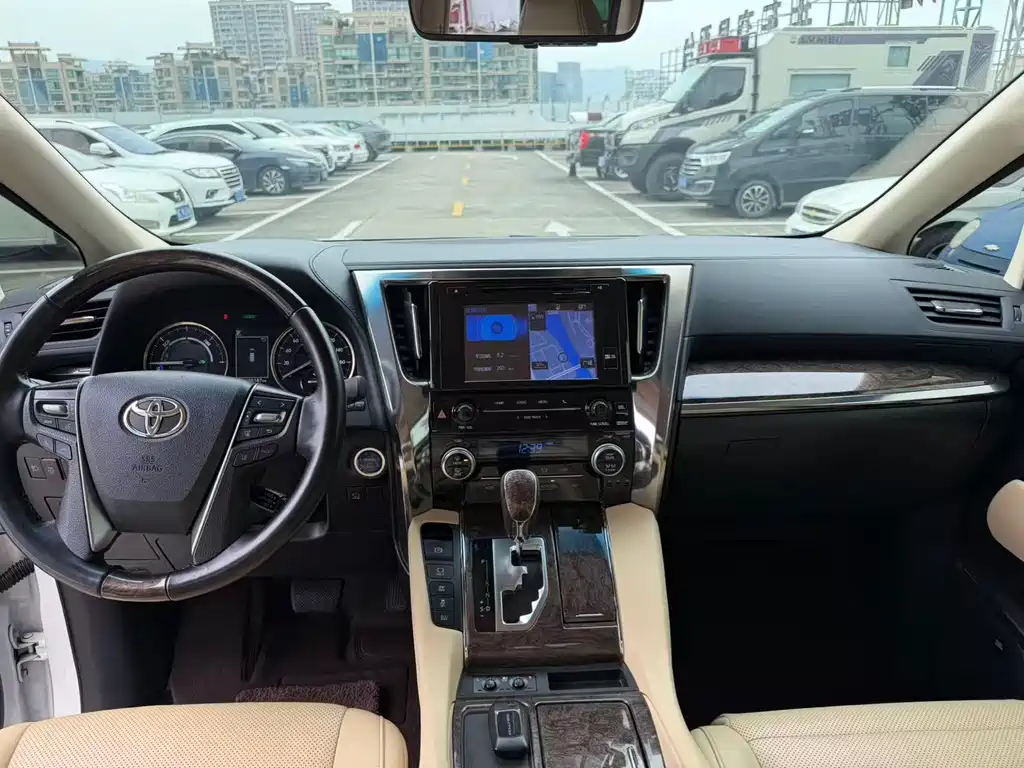Vellfire Dual Engine 2.5 L HV Distinguished