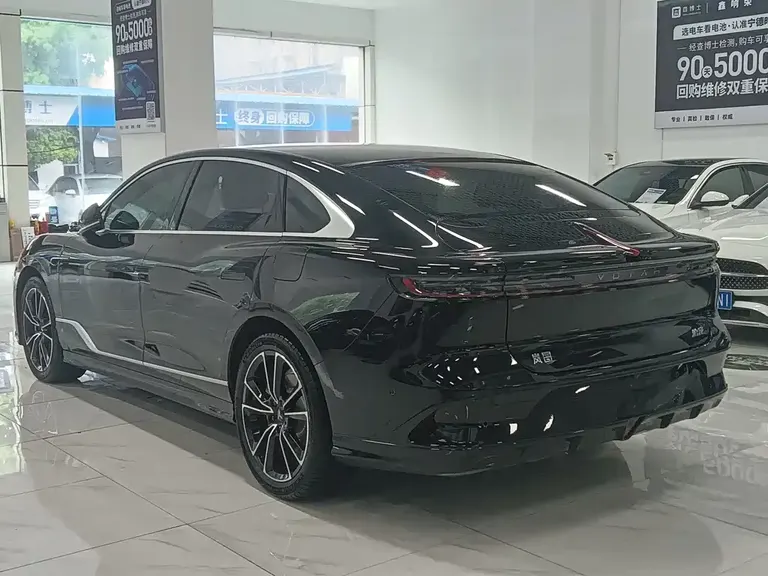 Voyah Zhuiguang PHEV 4 WD Ultra Long Range Flagship