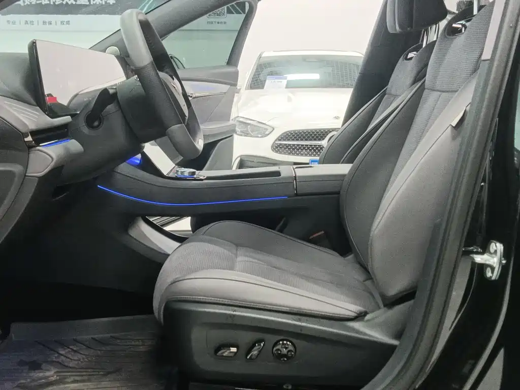 Voyah Zhuiguang PHEV 4 WD Ultra Long Range Flagship