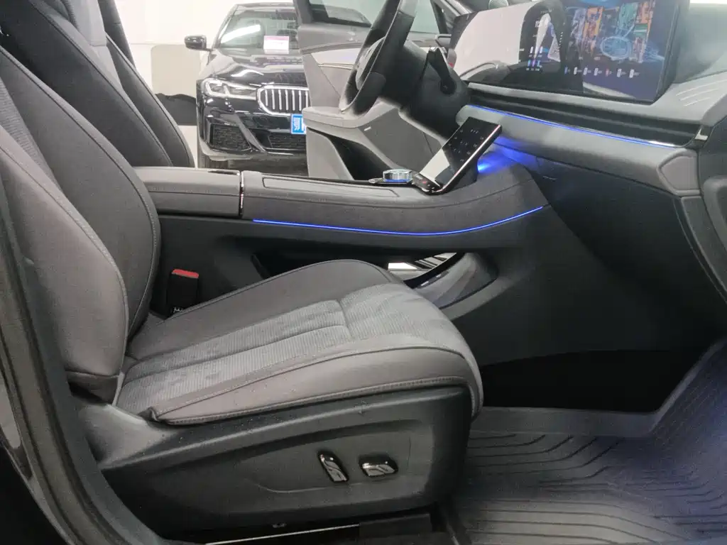 Voyah Zhuiguang PHEV 4 WD Ultra Long Range Flagship