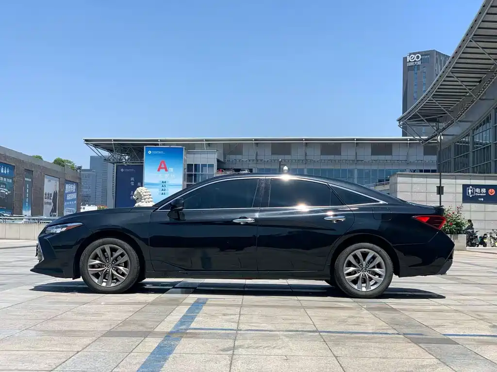 Avalon 2.5 L Luxury