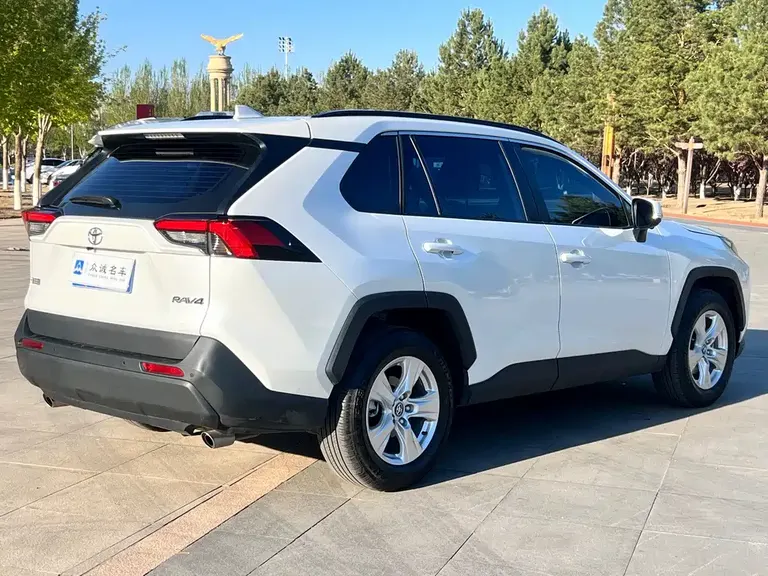 Toyota RAV4 2.0 L CVT 2 WD Urban