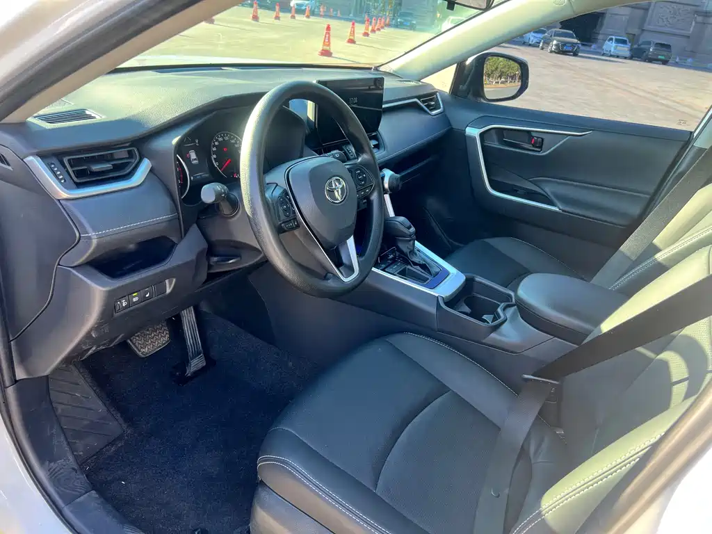 RAV4 2.0 L CVT 2 WD Urban