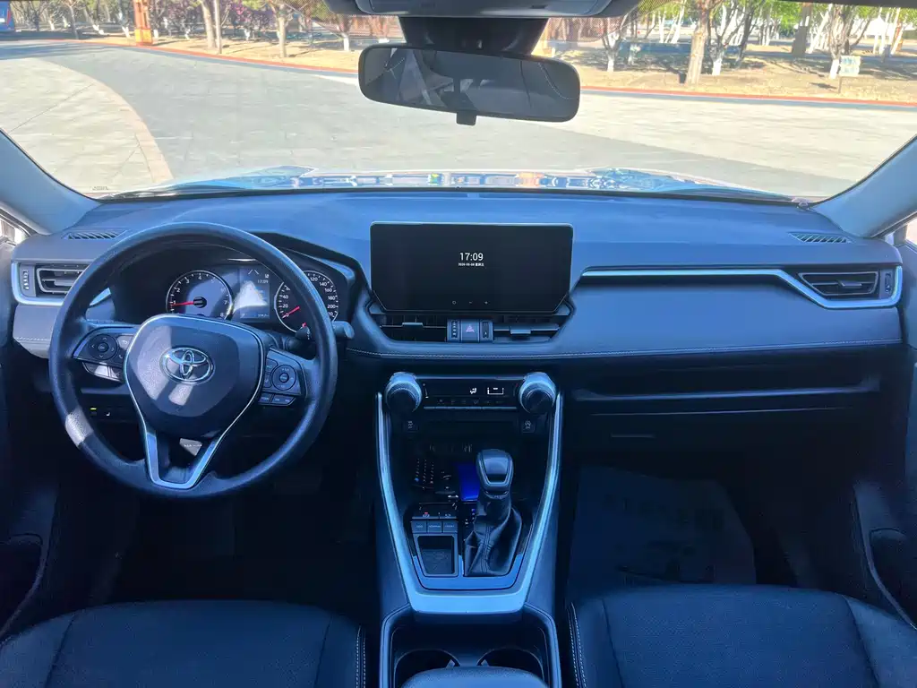 RAV4 2.0 L CVT 2 WD Urban