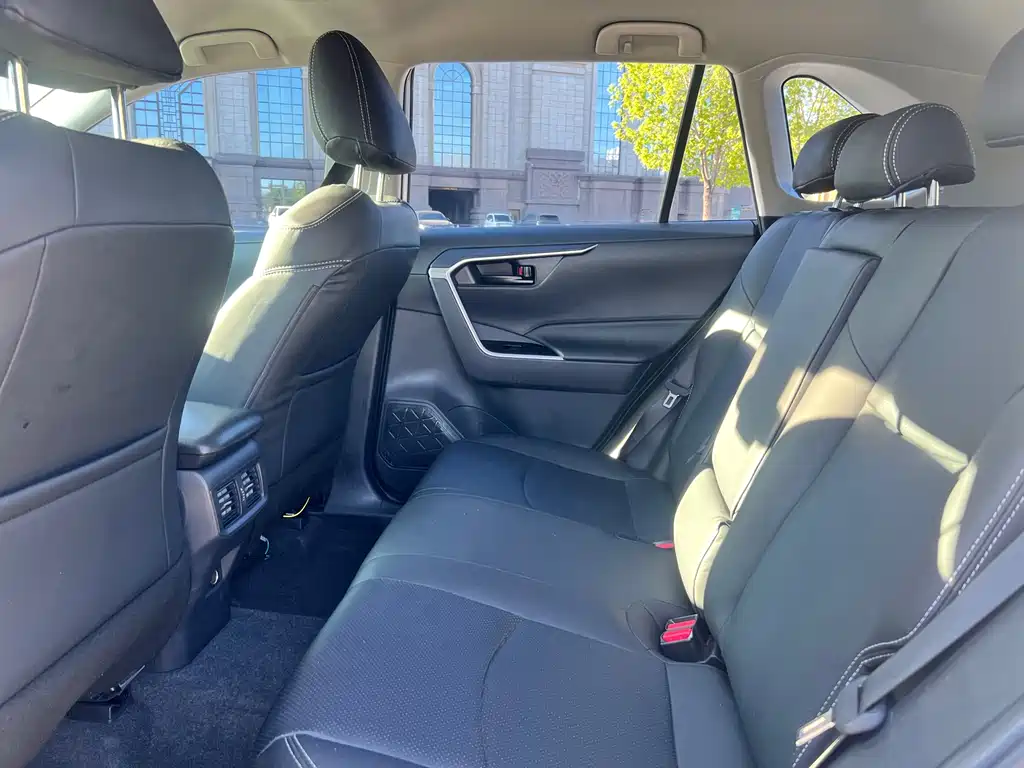 RAV4 2.0 L CVT 2 WD Urban