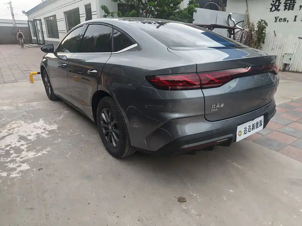 Qin L DM-i 80 KM Leading