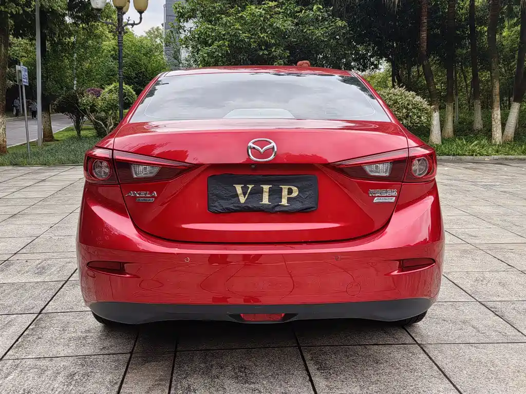 Mazda 3 Axela Cloud Control Sedan 1.5 L Auto Luxury CN-VI