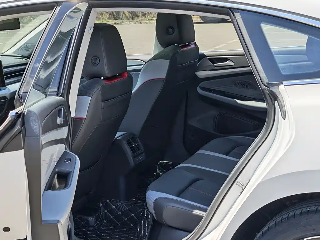 Lamando Lamando L 280 TSI DSG Spicy Cool