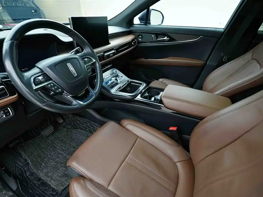 Nautilus 2.7 T 4 WD Honor Shine