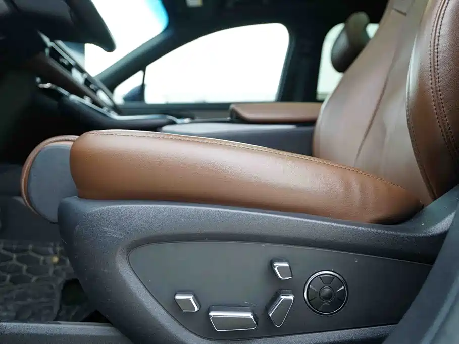 Nautilus 2.7 T 4 WD Honor Shine