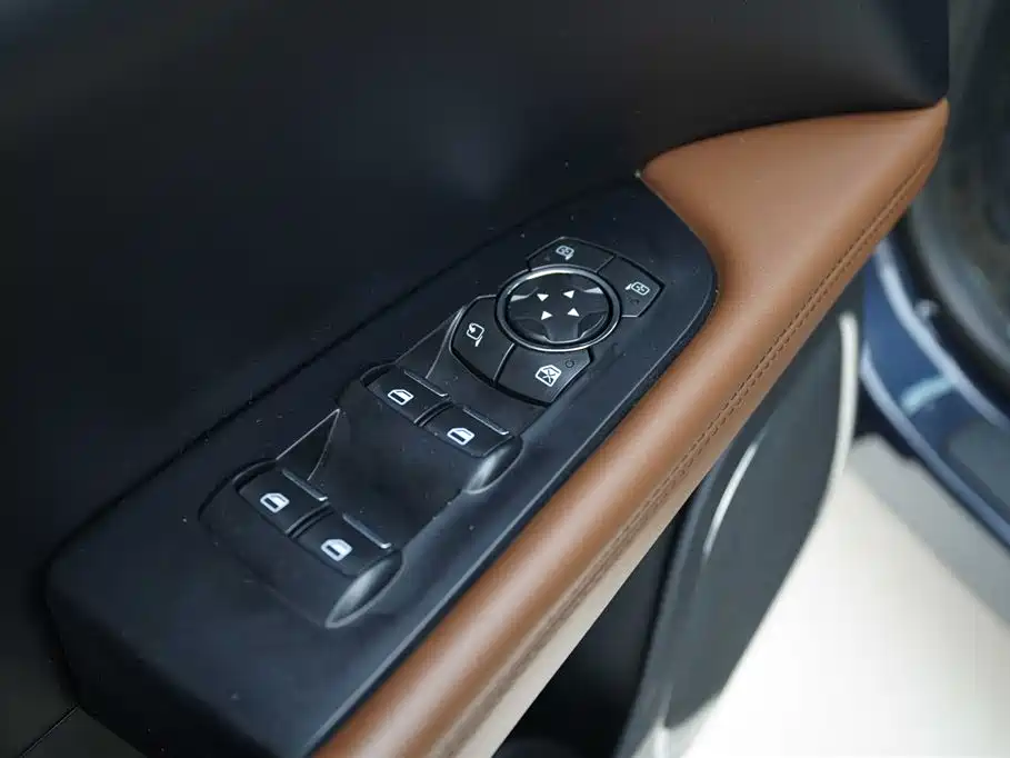 Nautilus 2.7 T 4 WD Honor Shine