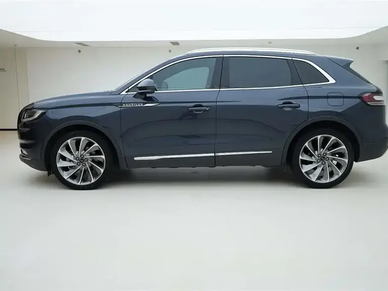 Lincoln Nautilus 2.7 T 4 WD Honor Shine