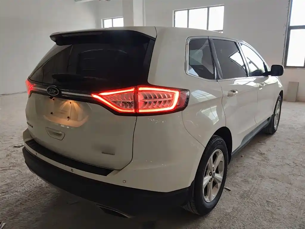 Edge EcoBoost 245 2 WD Elite Sharp 5-seat
