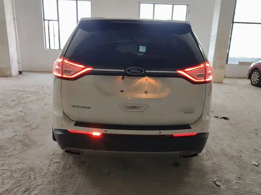 Edge EcoBoost 245 2 WD Elite Sharp 5-seat