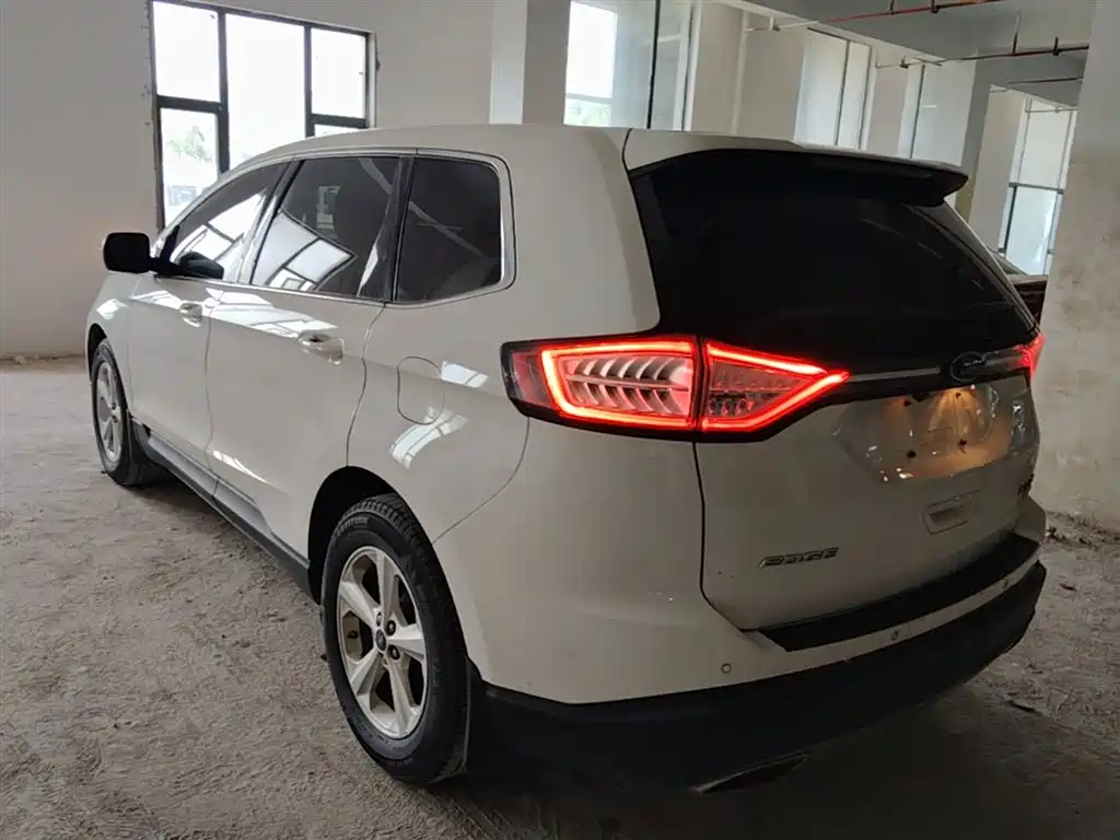 Edge EcoBoost 245 2 WD Elite Sharp 5-seat