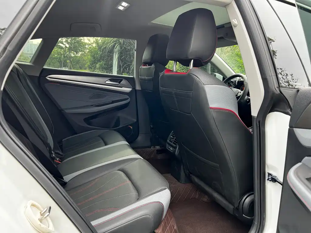 Lamando Lamando L 280 TSI DSG Dazzle Hot