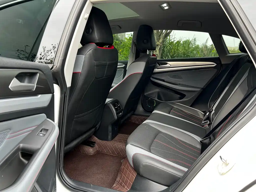 Lamando Lamando L 280 TSI DSG Dazzle Hot