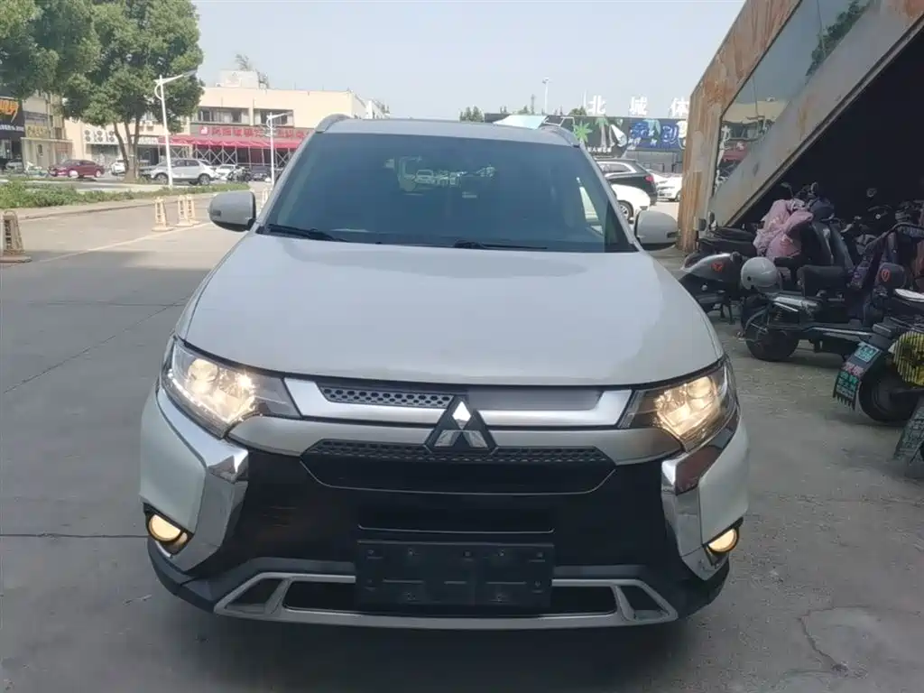 Outlander 2.0 L 2 WD Smooth Enjoyment 7-seat CN-V