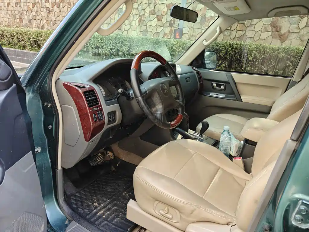 Pajero 帕杰罗 2011款 V73 3.0 L MT GLS