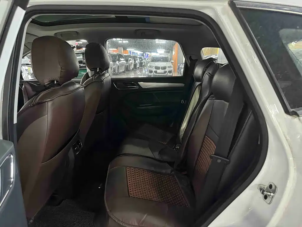 Roewe RX5 20 T 2 WD Auto Internet Smart Enjoyment