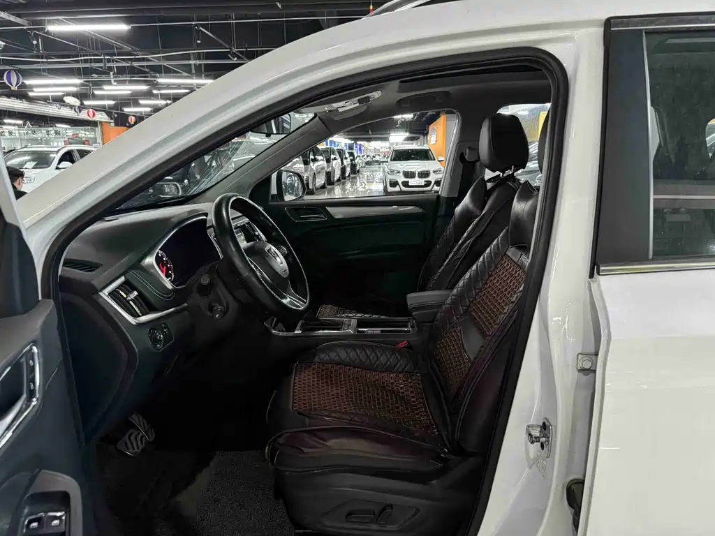 Roewe RX5 20 T 2 WD Auto Internet Smart Enjoyment