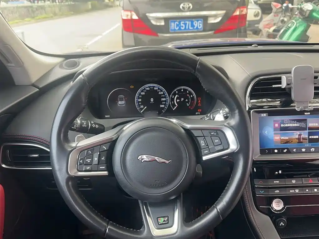 Jaguar F-PACE 2.0 T 4 WD R-Sport Sport