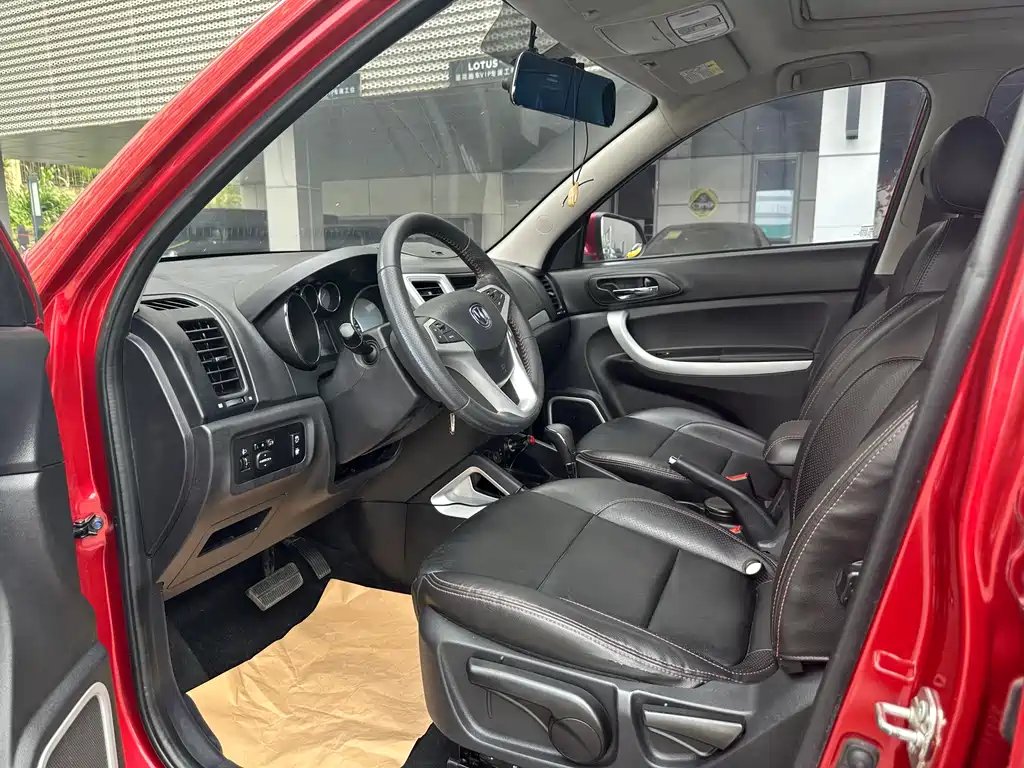 Changan CS35 1.6 L Auto Luxury CN-IV