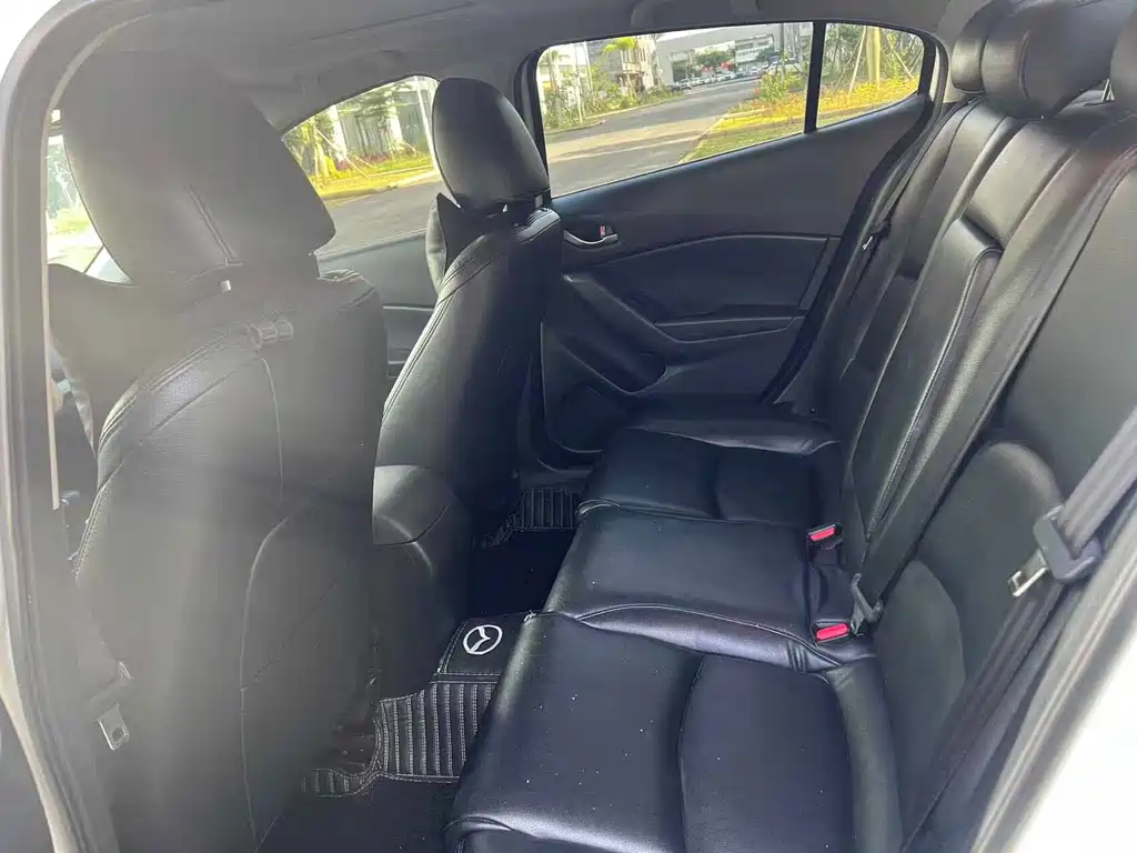 Mazda 3 Axela Sedan 1.5 L Auto Luxury