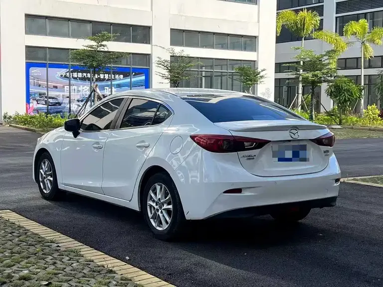 Mazda 3 Axela Sedan 1.5 L Auto Luxury