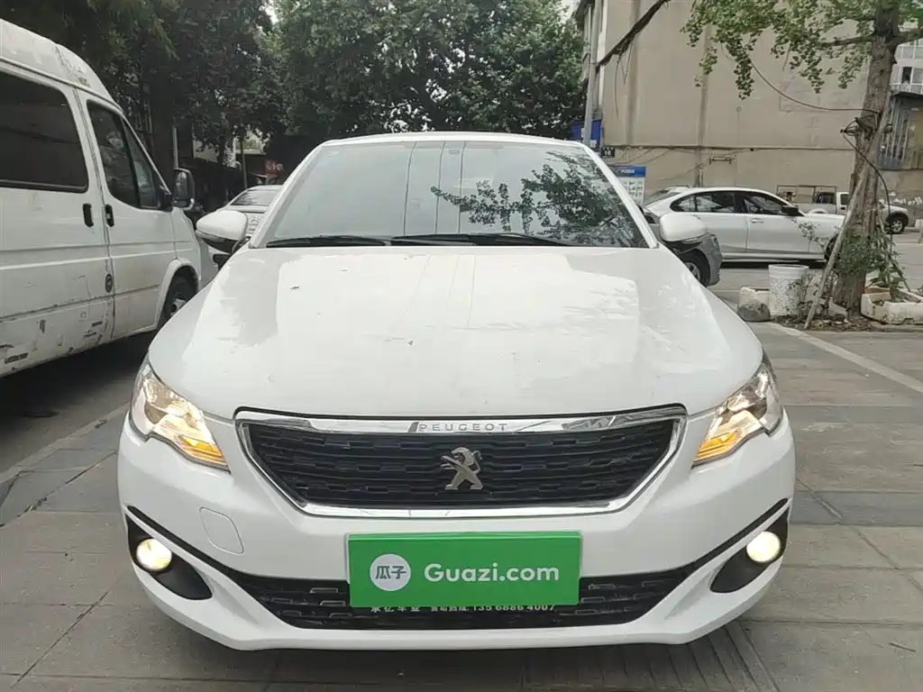 Peugeot 301 1.6 L Manual Comfort