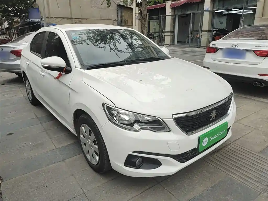 Peugeot 301 1.6 L Manual Comfort