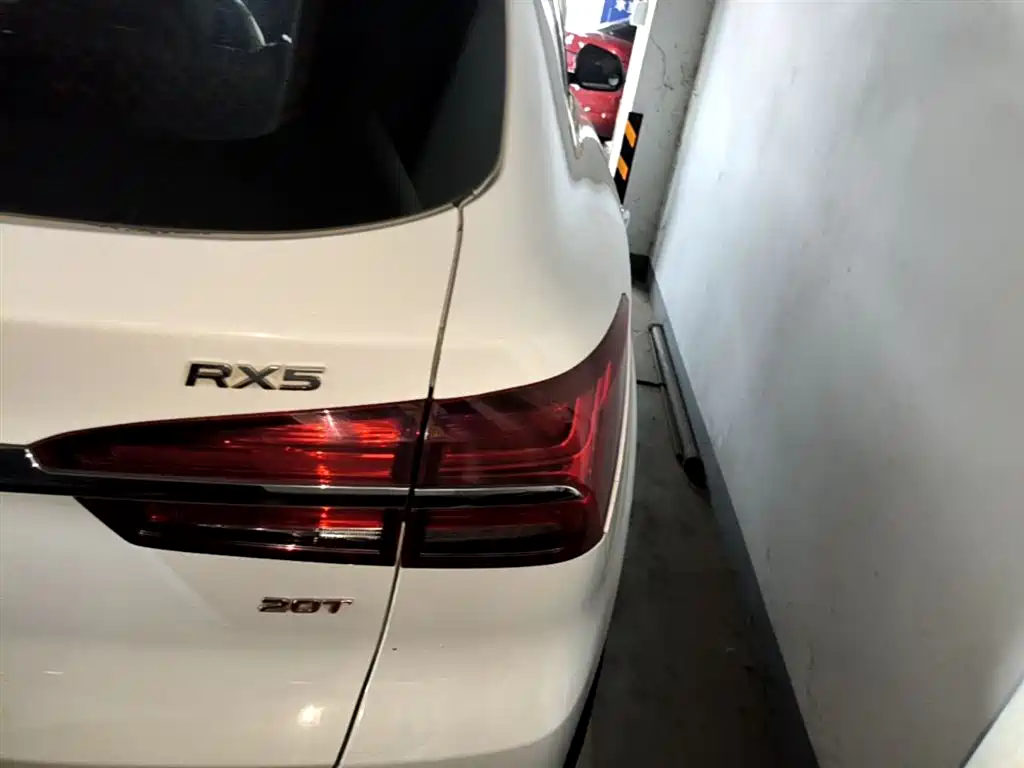 Roewe RX5 20 T 2 WD Auto 4 G Connected Platinum