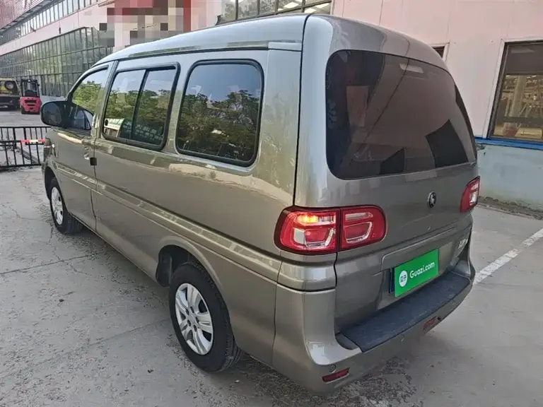 Dongfeng Lingzhi M5 1.6 L Utility 5-seat