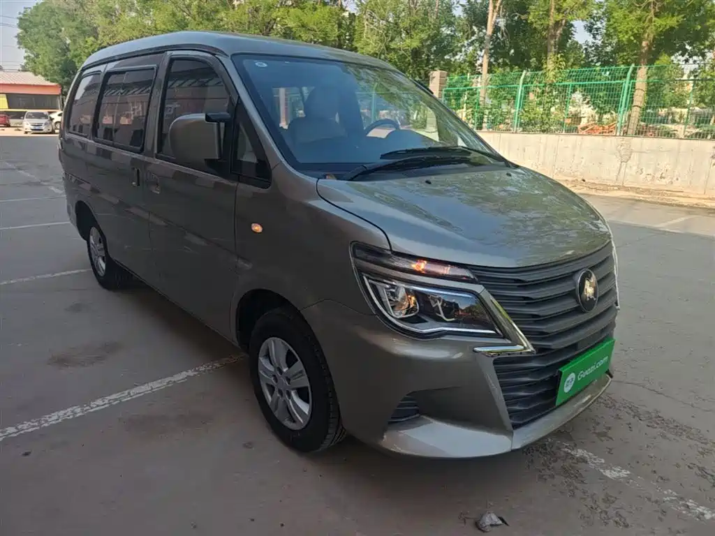 Lingzhi M5 1.6 L Utility 5-seat