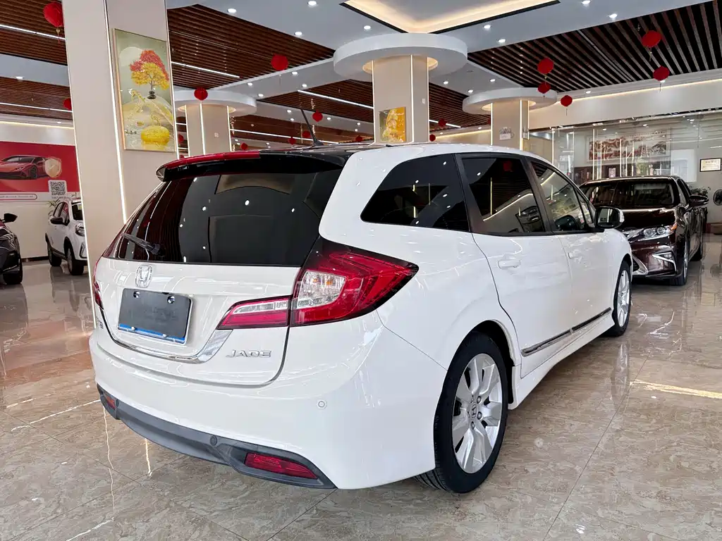 Jade 1.8 L Auto Comfort 5-seat