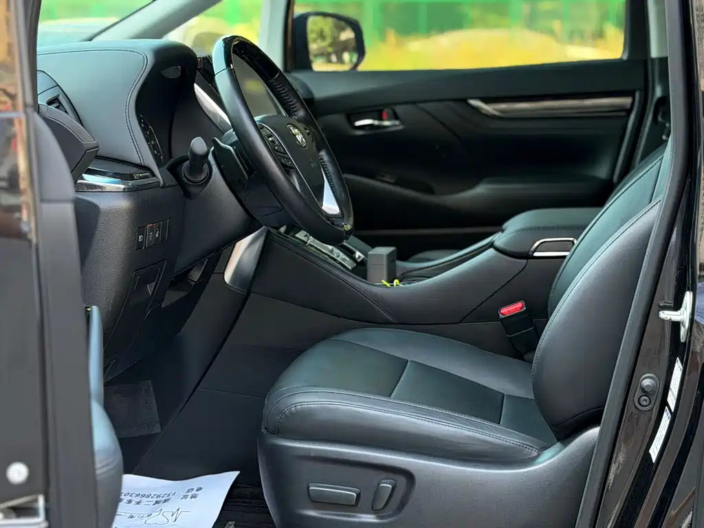 Vellfire Crown Dual Engine 2.5 L HV Luxury